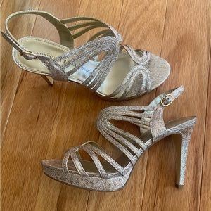 Adrianna Papell Glittery Gold Strappy Dress Sandals Size 8